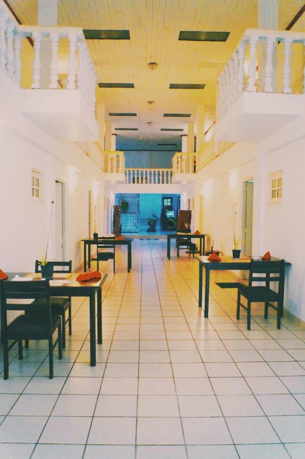 Oasis Skybeach Hostel - 尼甘布 外观 照片